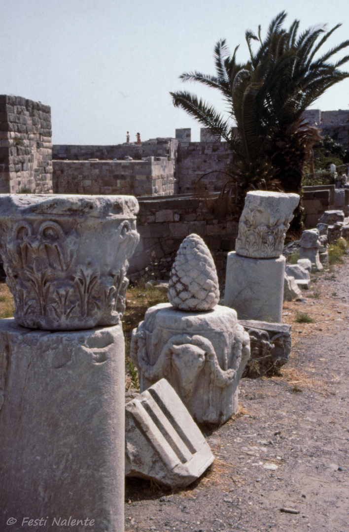 Antike Relikte in der Burg Naratzia in Kos