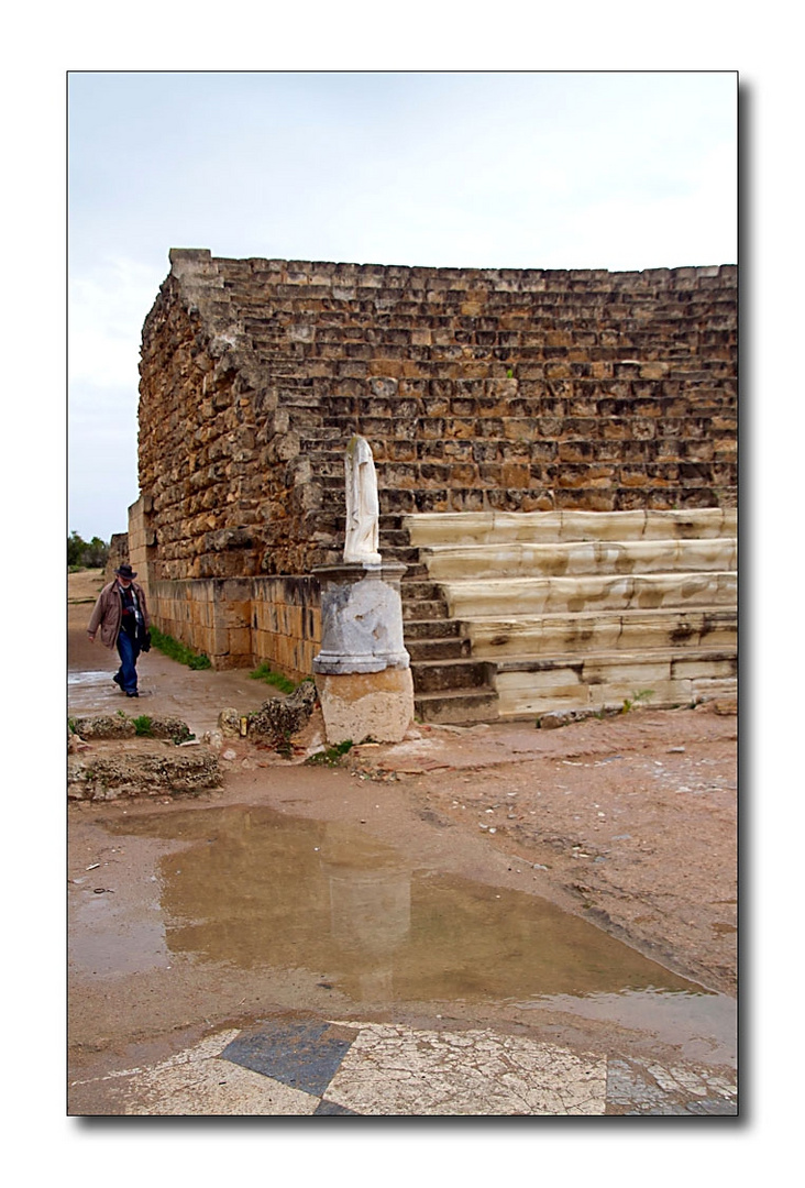 antike stadt salamis (3) ... und nun durch die pfütze?