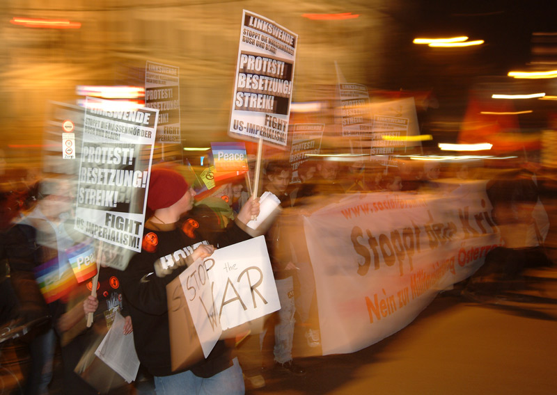 Antikriegsdemo Wien 20-03-03 von Gerhard Krejci