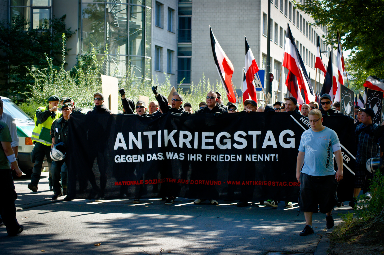 "Antikriegstag" von Neonazis in Dortmund 3 September 2011 Bild 4