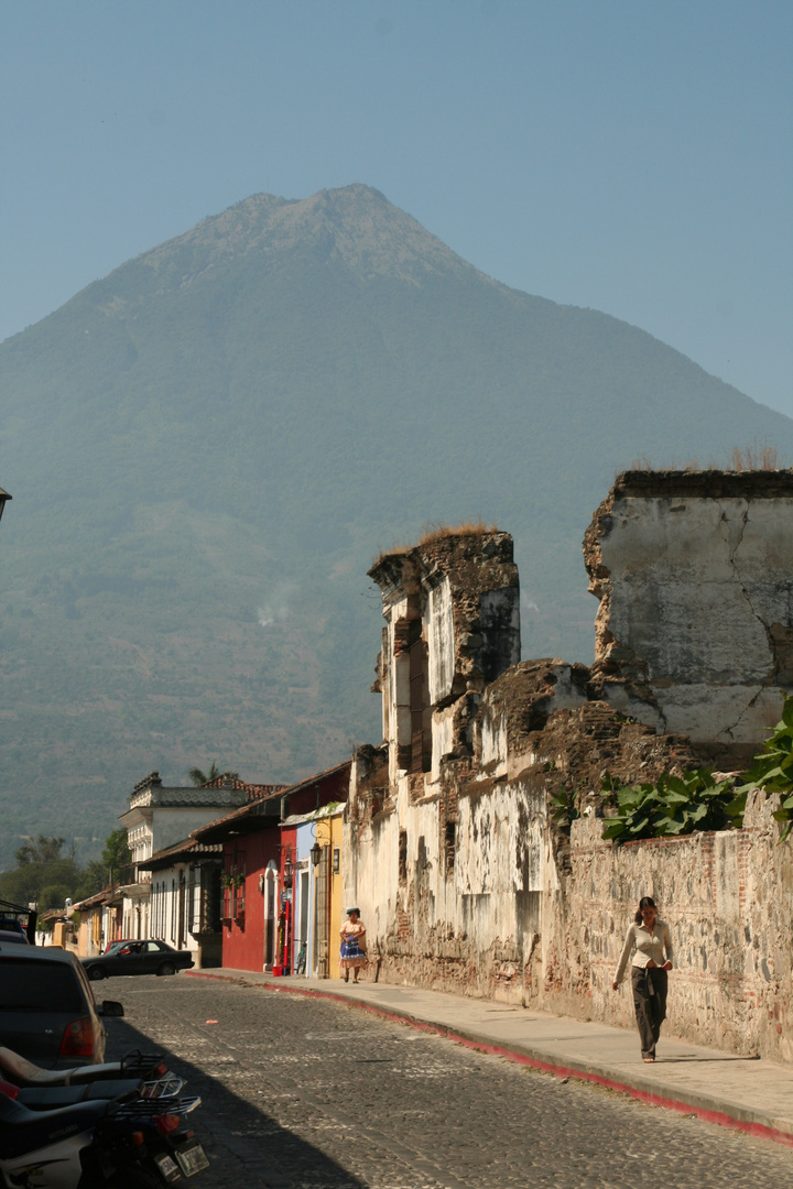 Antiqua / Guatemal: Zeugen eines Erdbebens