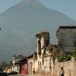 Antiqua / Guatemal: Zeugen eines Erdbebens