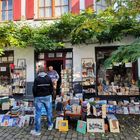 Antiquar im Kundengespräch in Heidelberg Neuenheim 