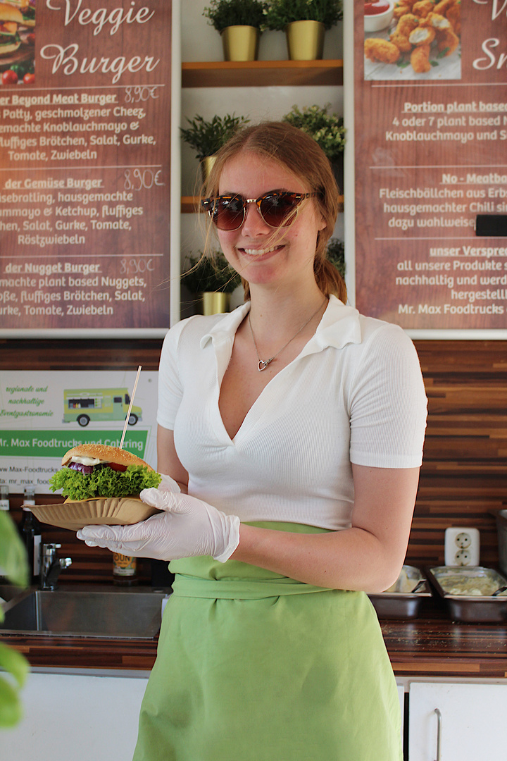 Antonia mit Burger