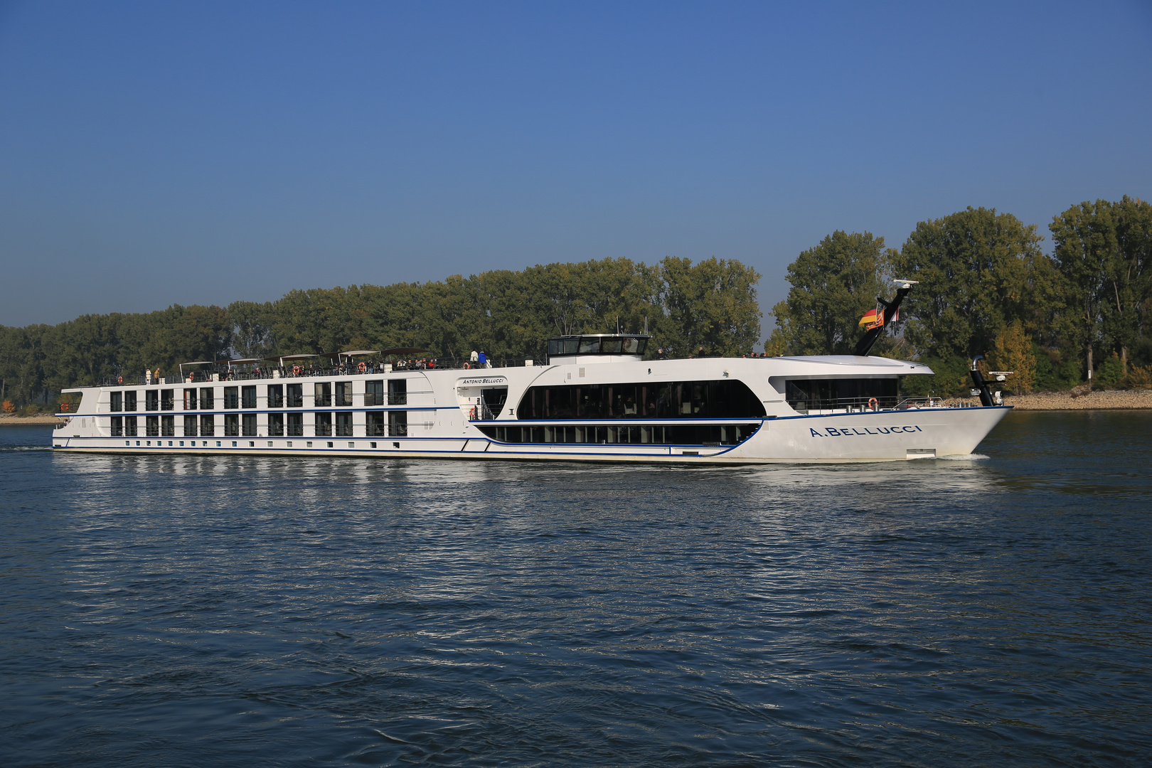 "Antonio Belucci" (cruise ship) bei Worms