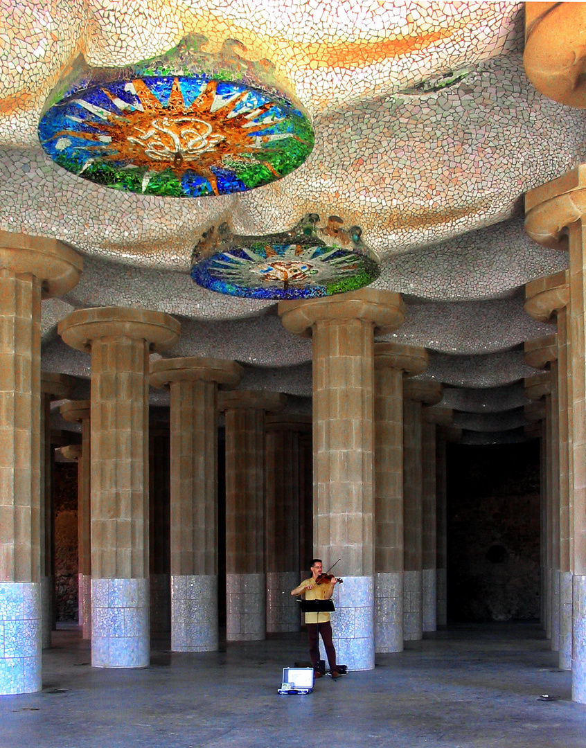 Antonio Gaudí's Säulenhalle