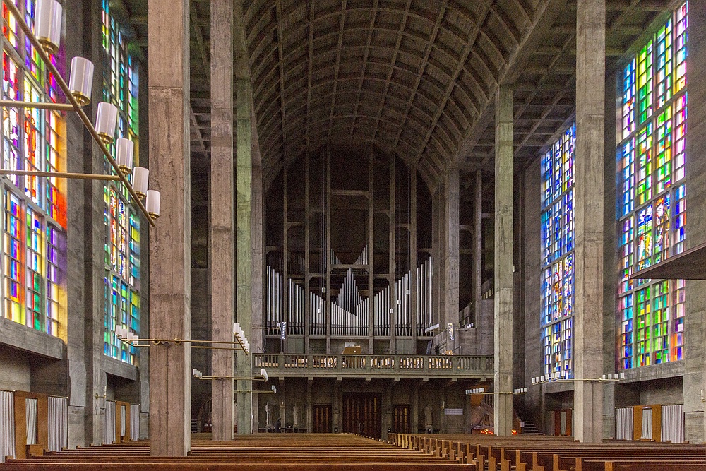 Antoniuskirche - Blick zur Orgel