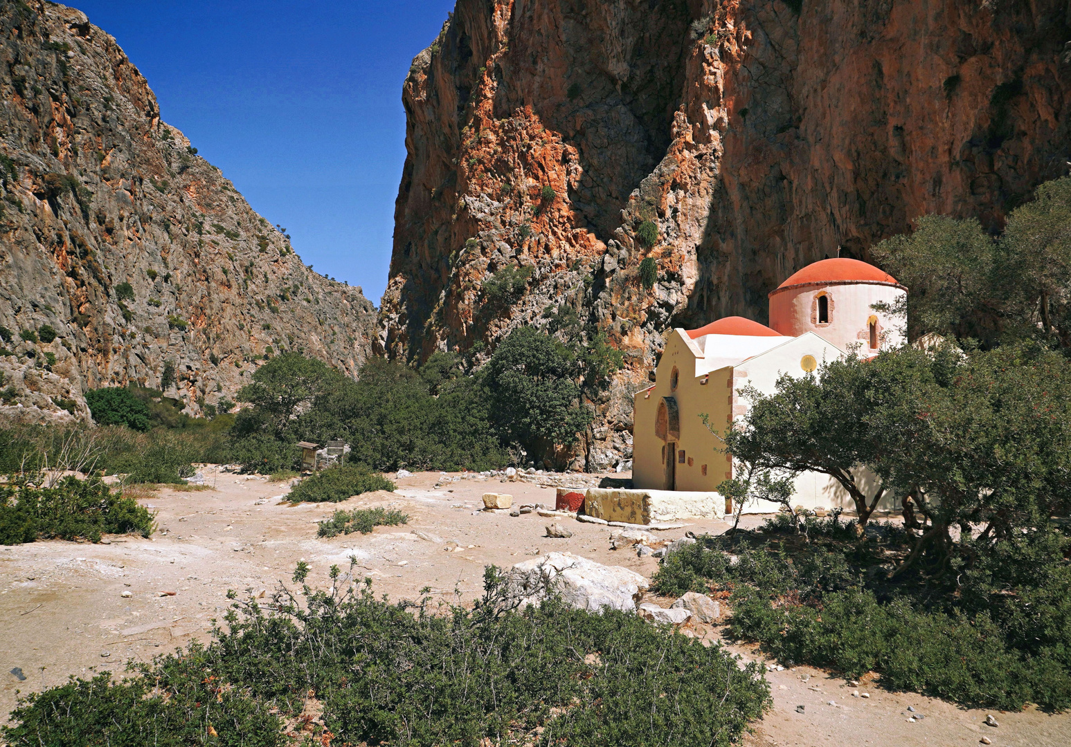 Antoniuskirche in der Agiofaraggo-Schlucht