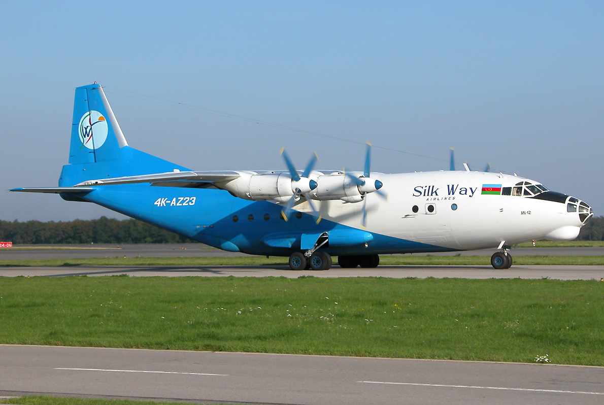 Antonov 12 der Silk Way