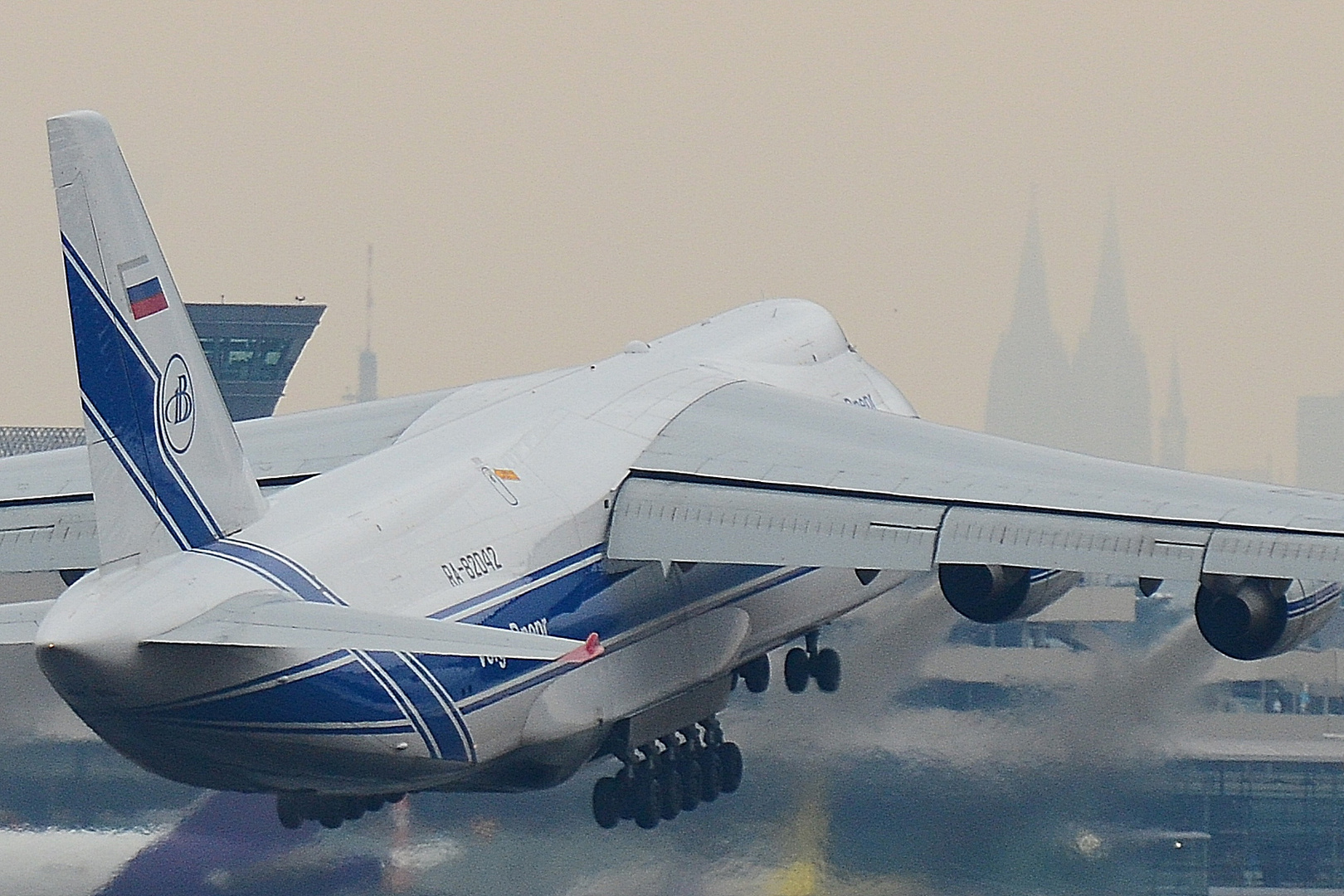 Antonov 124 Take of Airport Köln-Bonn CGN