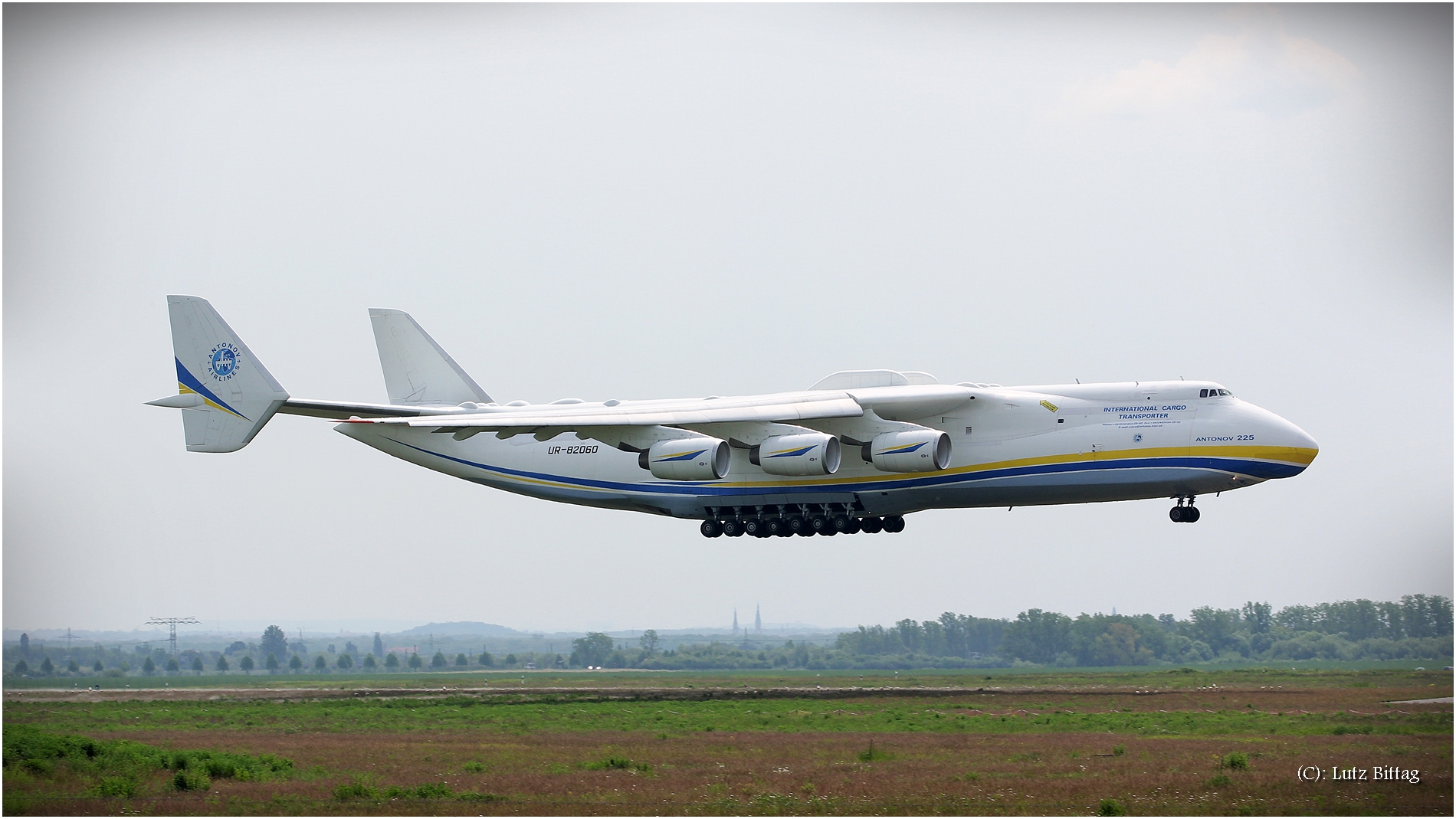 Antonov 225 - gleich setzt sie auf