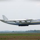 Antonov 225 - gleich setzt sie auf