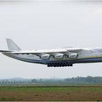 Antonov 225 - gleich setzt sie auf