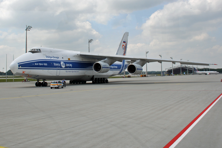 Antonov AH 124-100