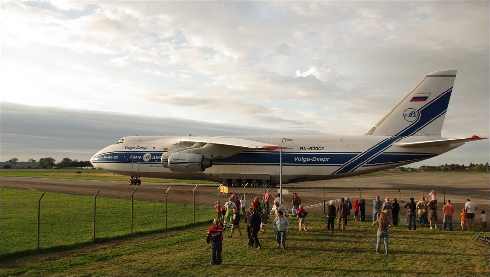 Antonov AH-124-100 II