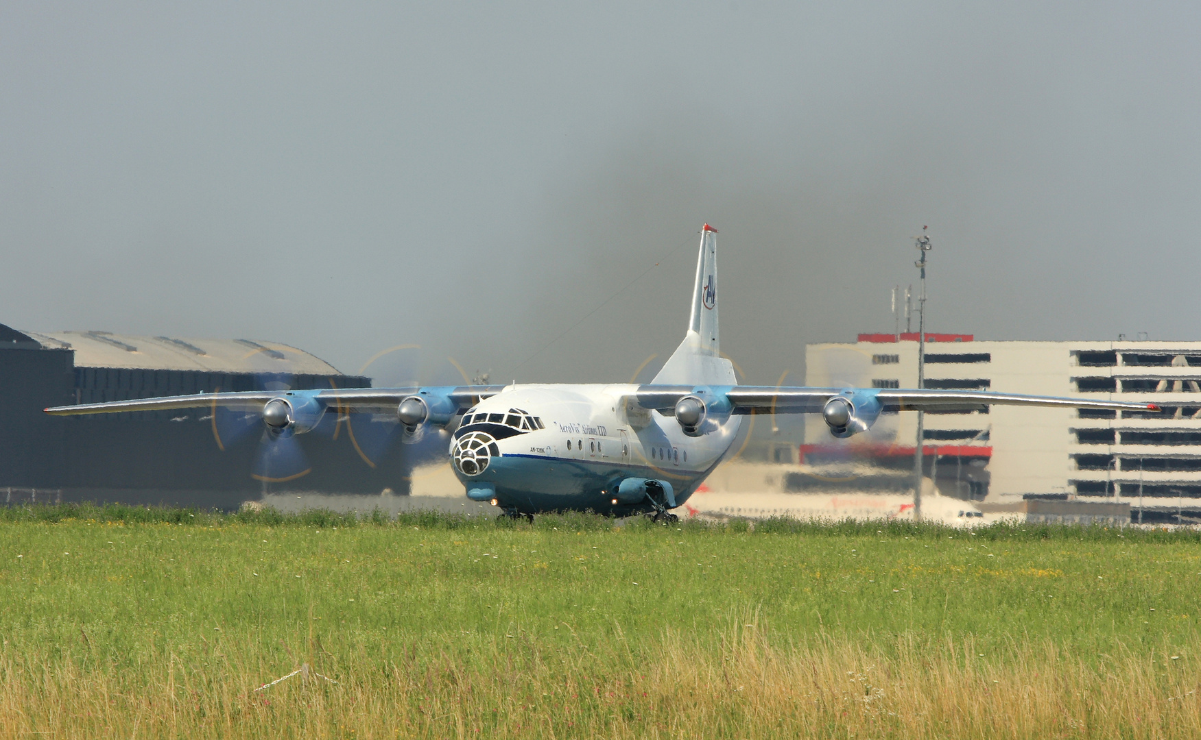 Antonov An-12 Freighter aerovis