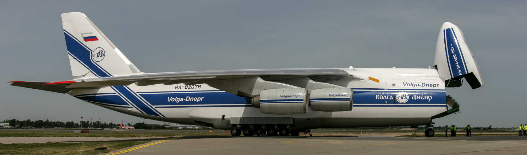 Antonov AN-124