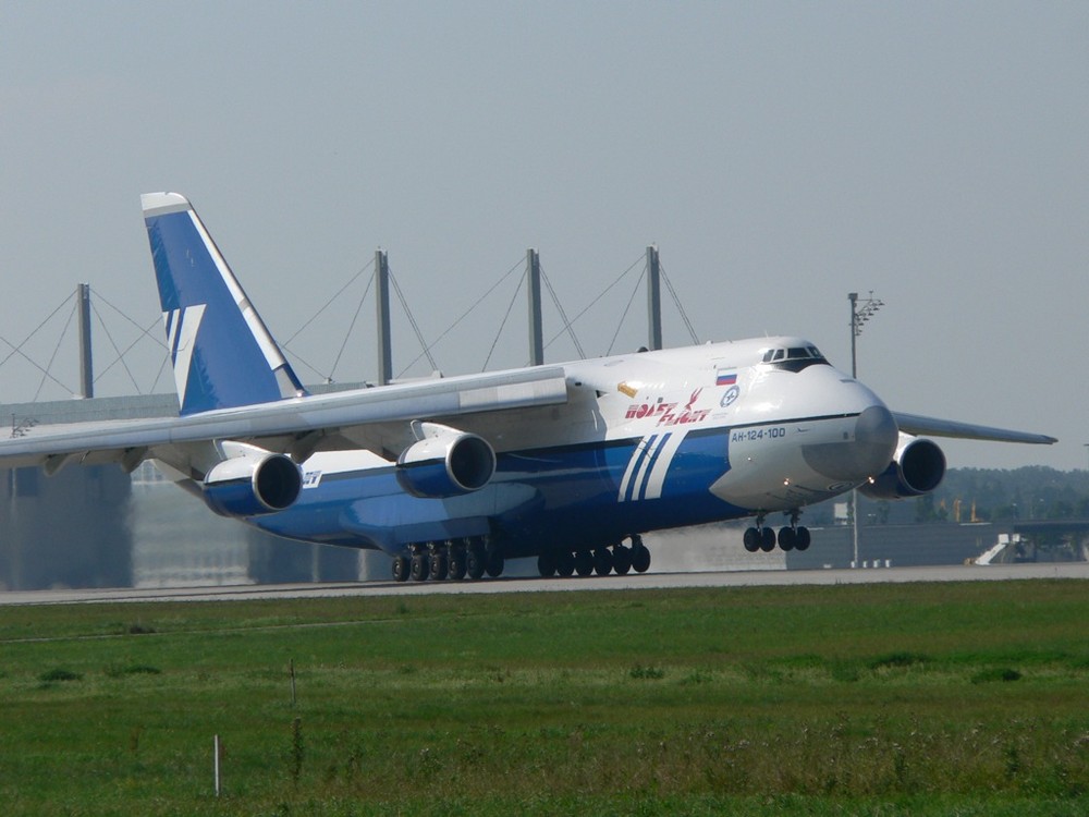 Antonov AN-124-100
