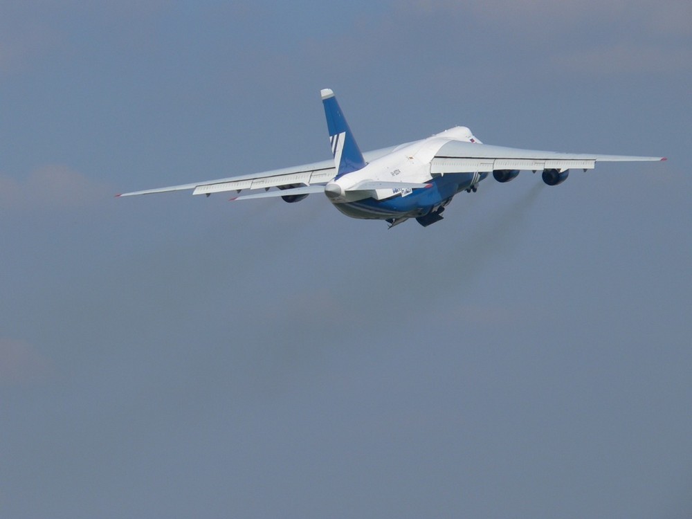 Antonov AN-124-100