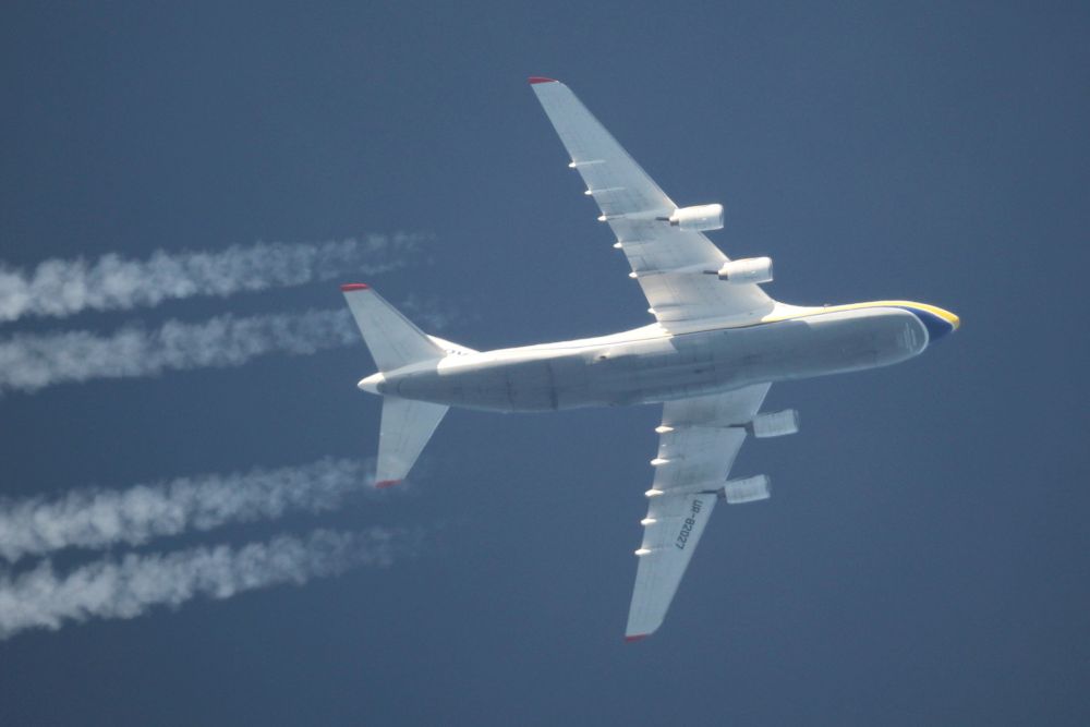 Antonov AN-124-100 am 27.4.2018 über Sonnenbühl