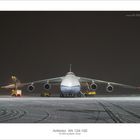 Antonov AN 124-100 beim enteisen...