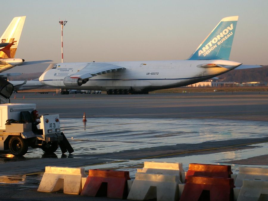 Antonov AN-124