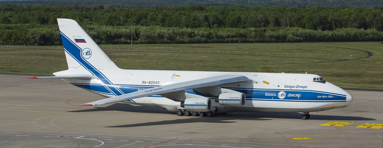 Antonov An-124 