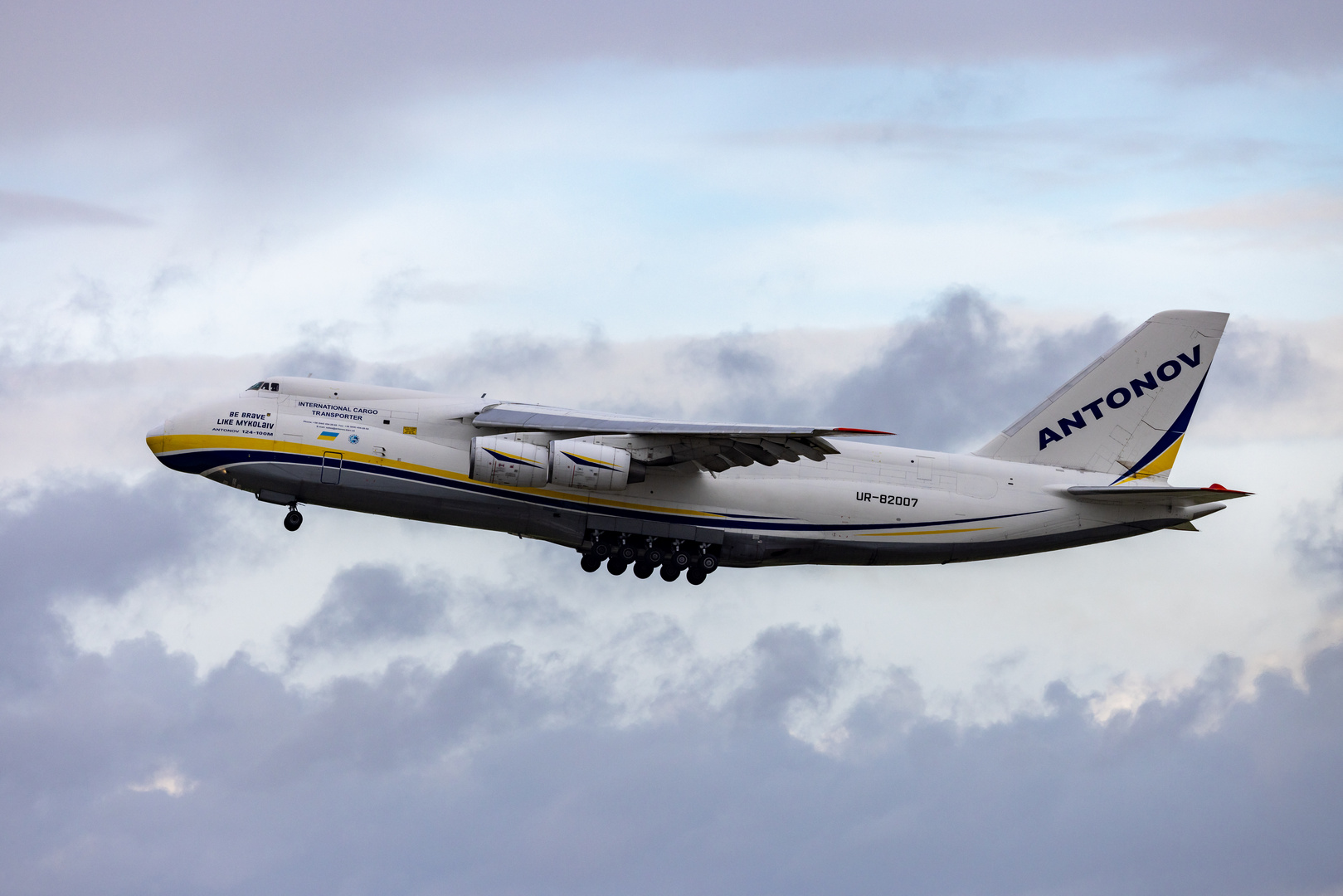 Antonov AN-124