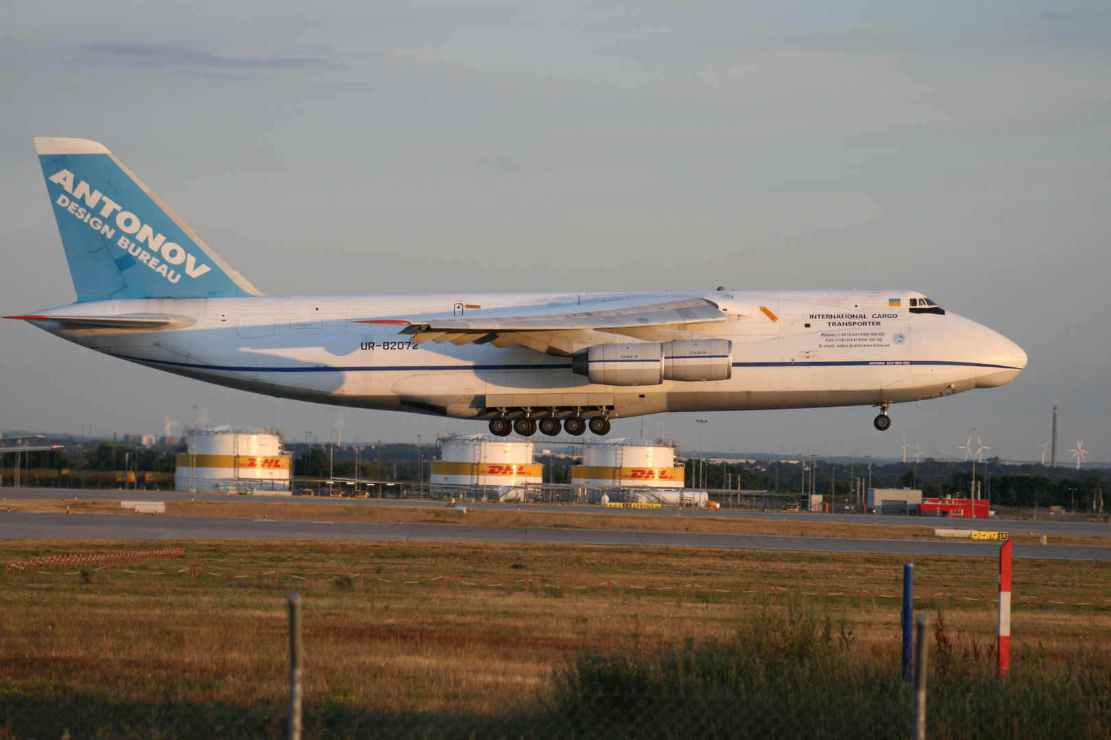 Antonov An-124 Antonov Design Bureau UR-82072