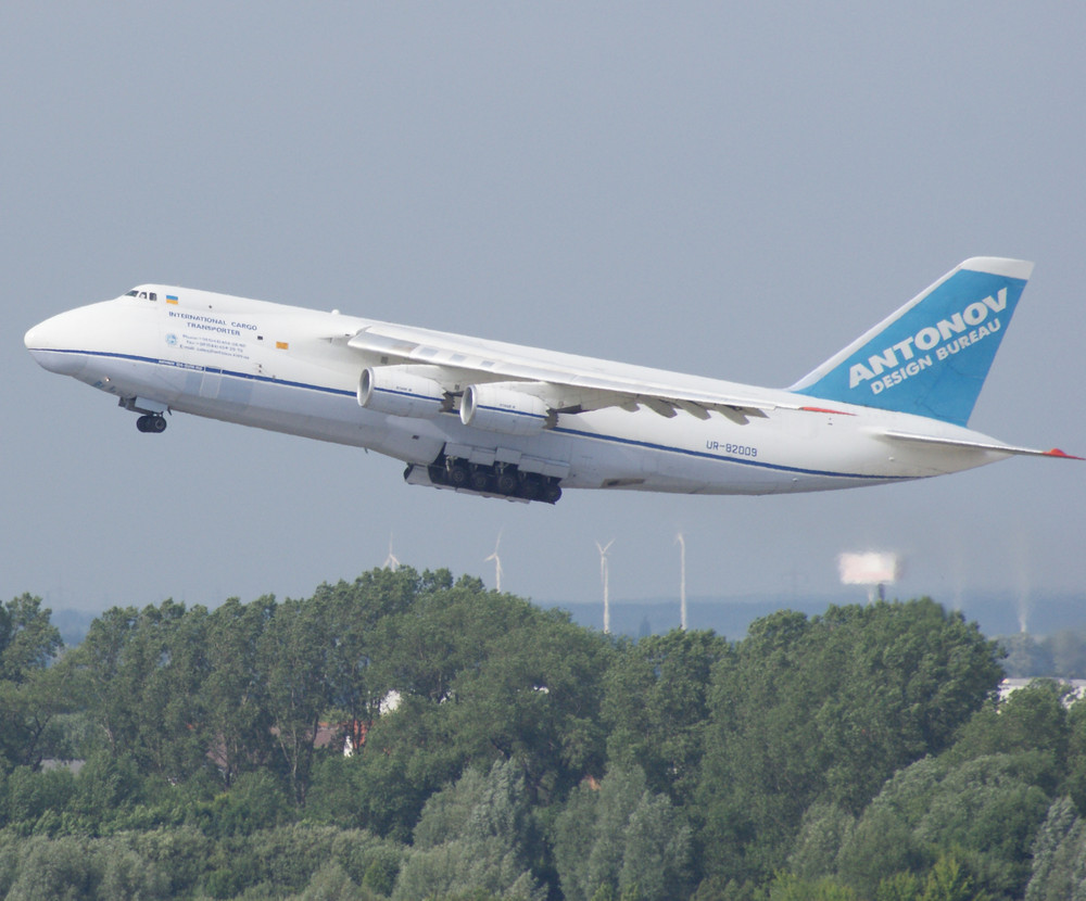 Antonov AN 124 @ Lej