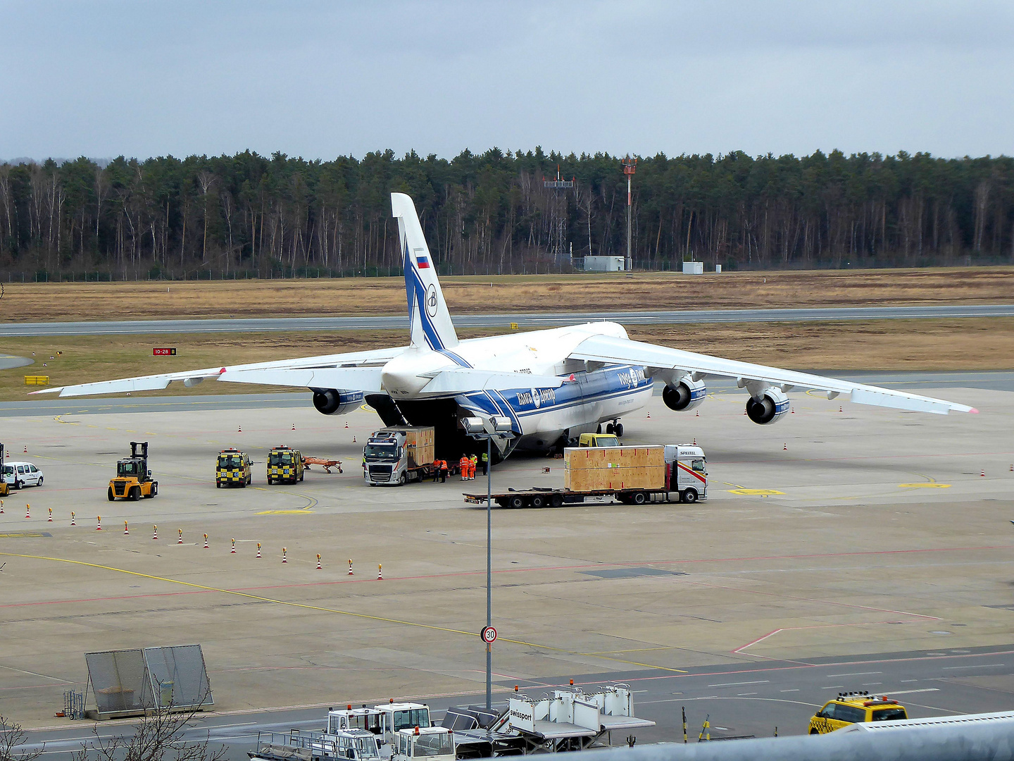 ANTONOV /An-124  "Volga-Dnepr" in Nürnberg