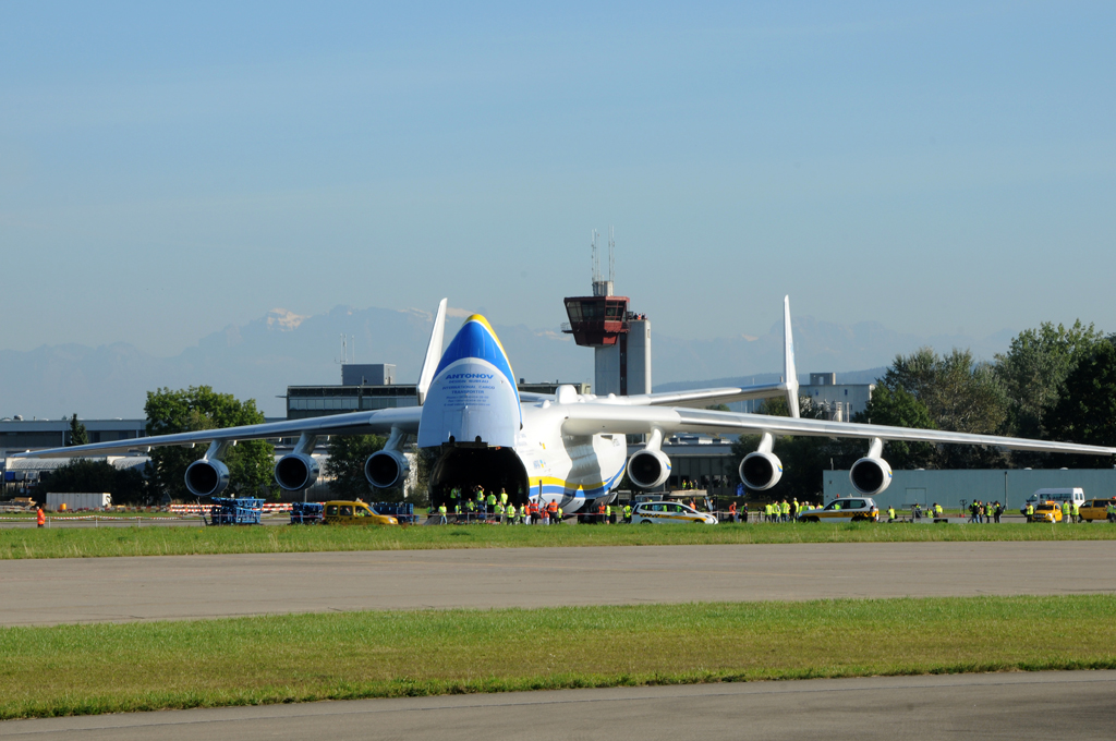 Antonov AN 225 *