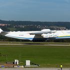 Antonov An-225 bei Landung in ZRH auf Piste 16