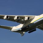 Antonov An-225 im Landeanflug