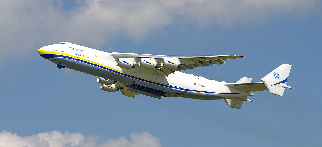 Antonov An-225 „Mrija“ beim Start von LEJ