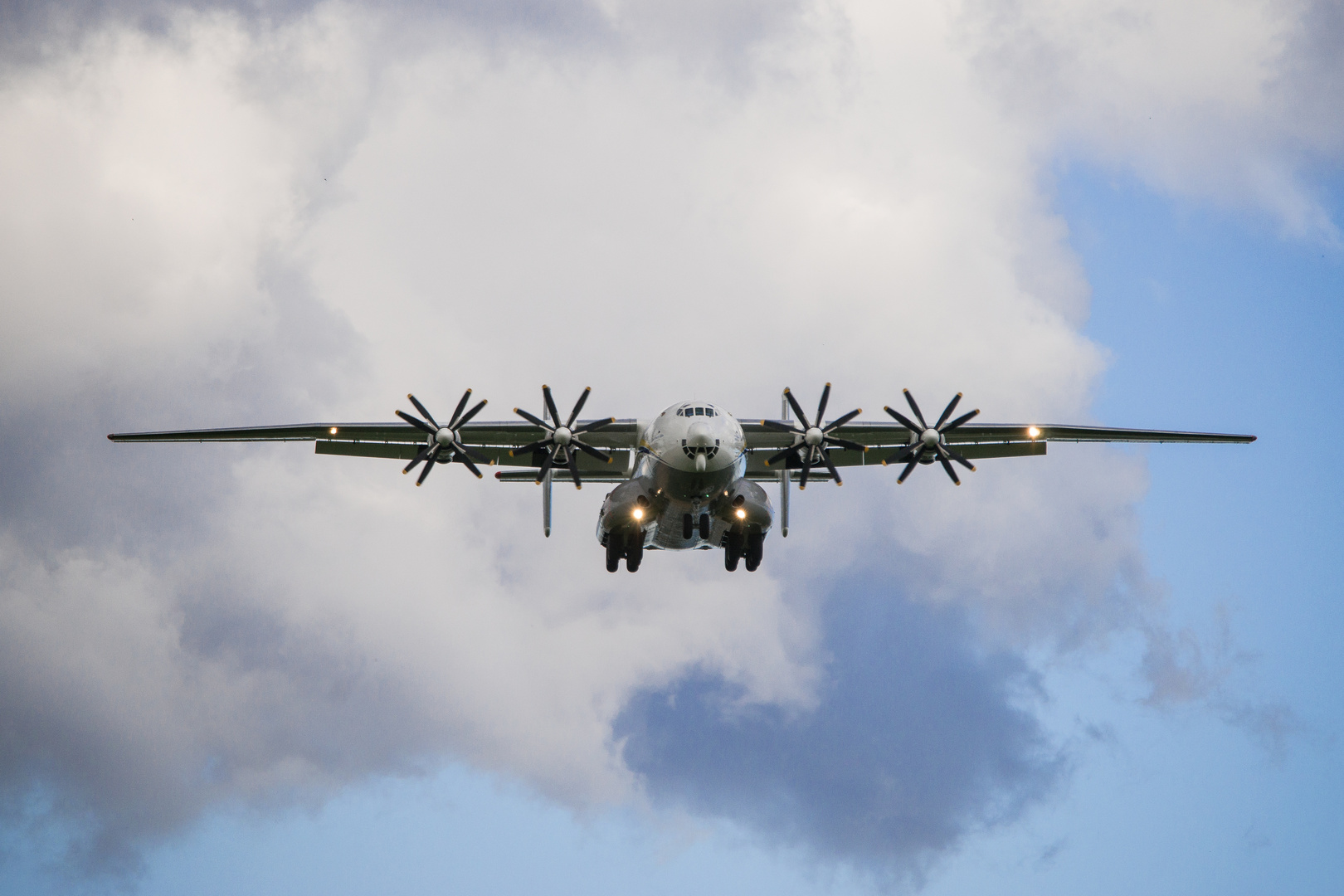 Antonov AN-22A