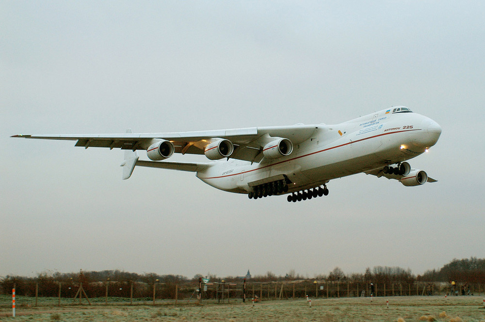 Antonov AN225 im Landeanflug