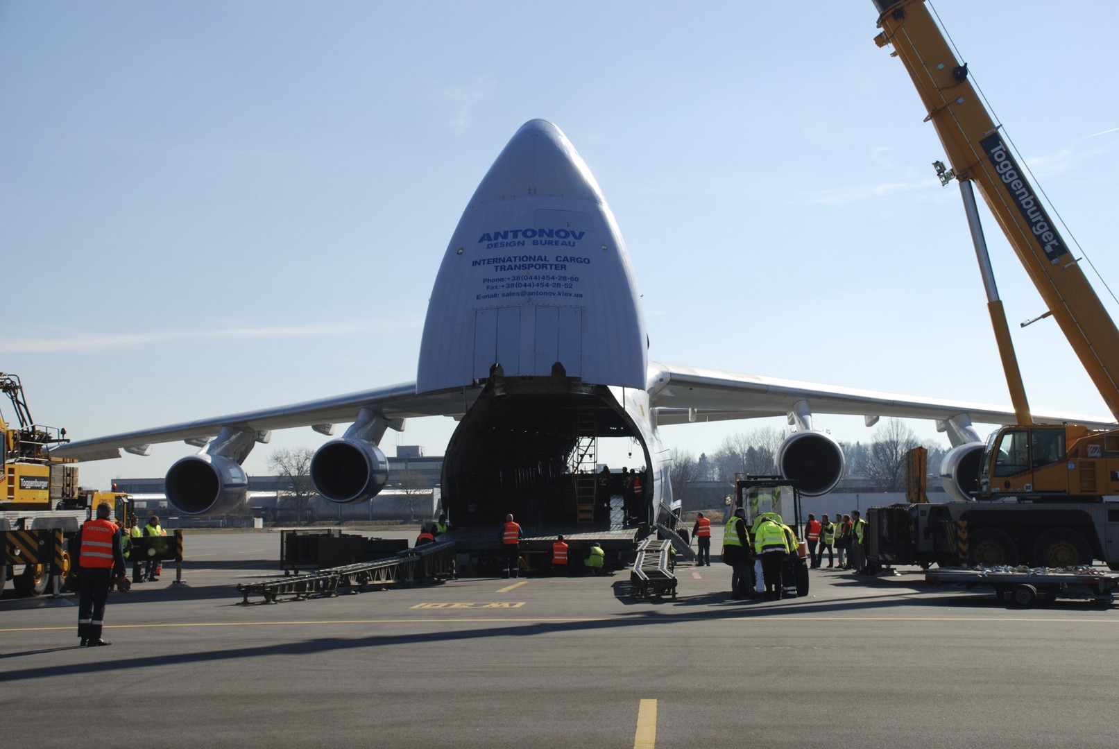 Antonov mit Durchblick