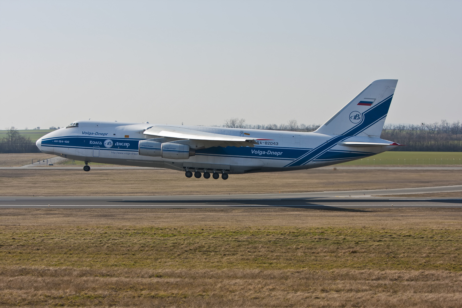 antonov124-100 Volga-Dnepr Airlines ...