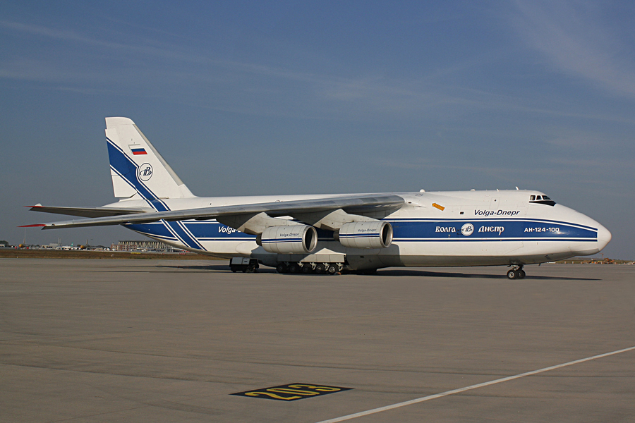 Antonow An-124-100