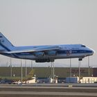 Antonow AN-124-100 im Steigflug