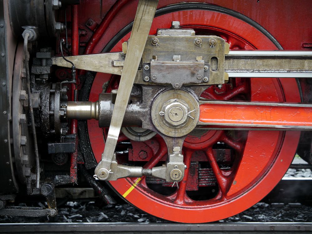 Antriebsrad einer Dampflokomotive - faszinierende Technik
