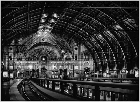 Antwerpen-Centraal  bw / Anvers-Central noir et blanc