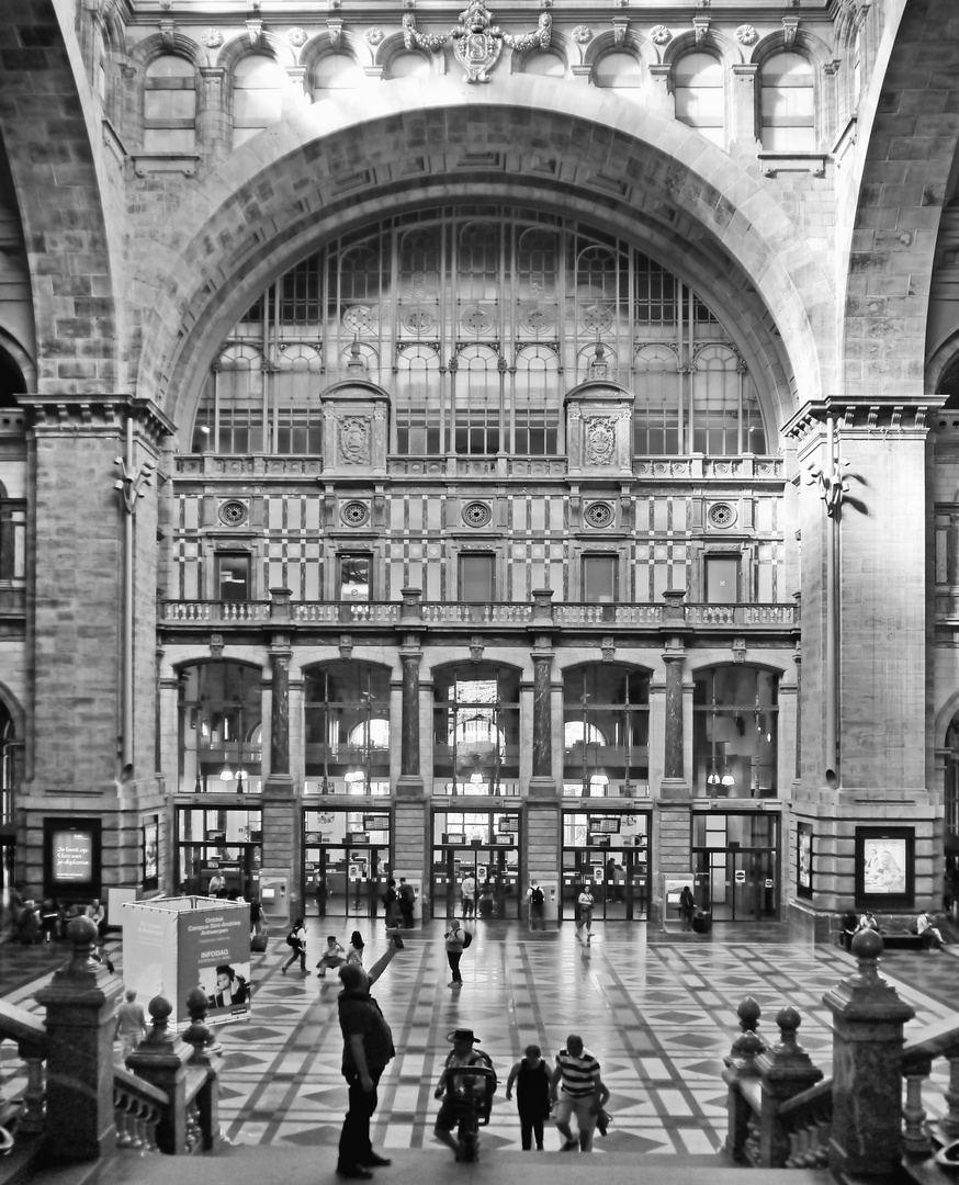 Antwerpen-Centraal Seitenansicht