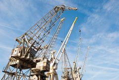 Antwerpen - Cranes at a Parking at van Meterenkaai - 04