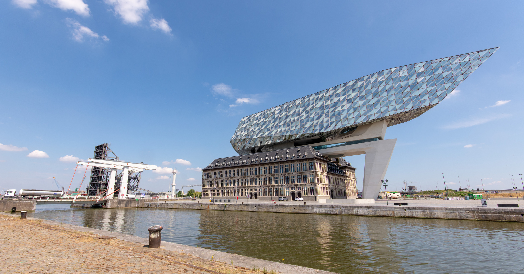 Antwerpen - Eilandje - Siberiabrug - Port Authority Building - 03