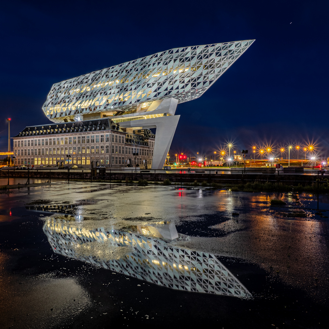 Antwerpen. Havenhuis by Zaha Hadid. 