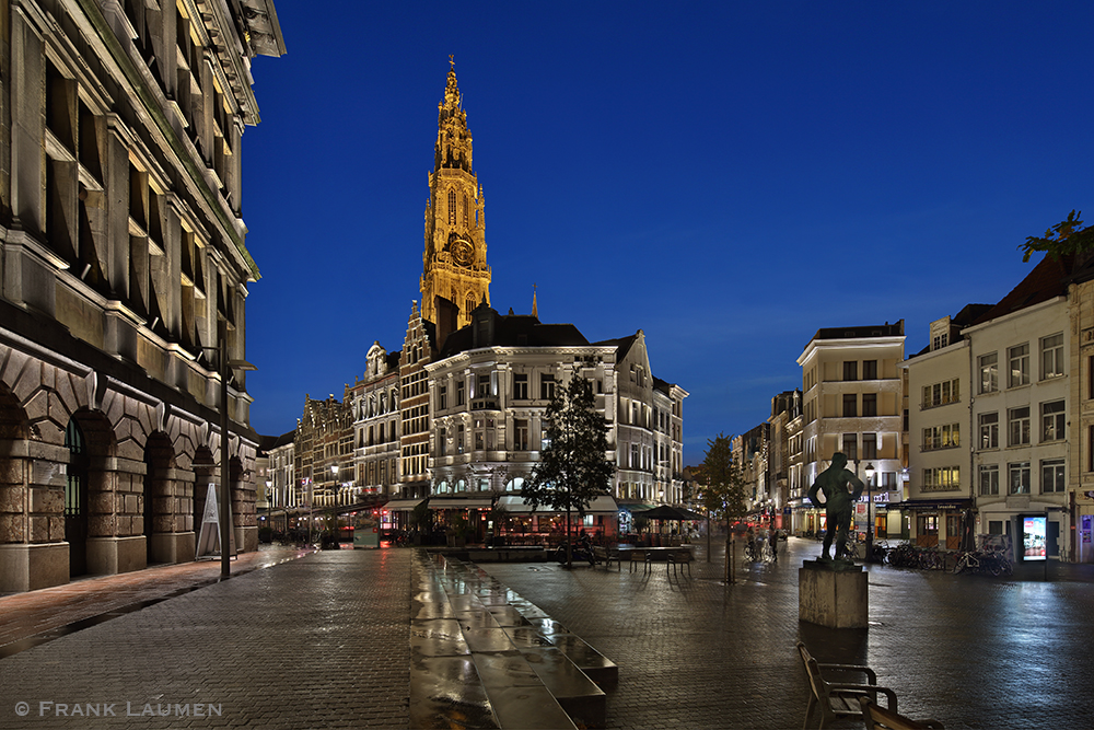 Antwerpen - Stadhuis mit Liebfrauenkathedrale