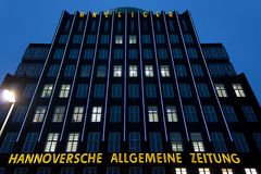 Anzeiger Hochhaus beleuchtet 1