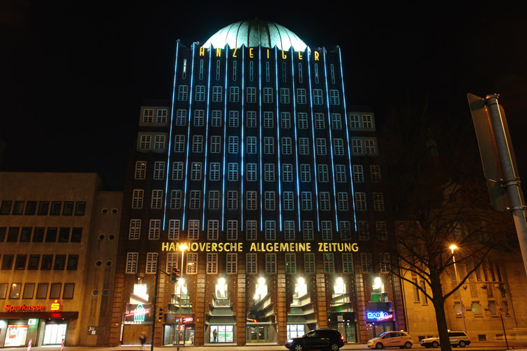 Anzeiger "Hochhaus" mit der Sony R1 fotografiert !